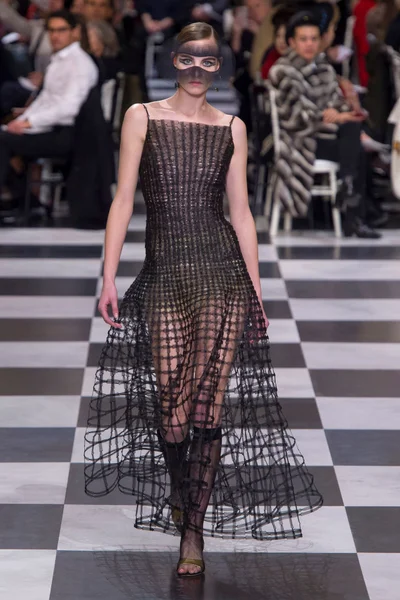 Look 18